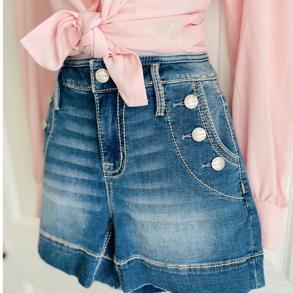 Miss Me Button 9” Rise Blue Jean Shorts Sz 27 NWT - Picture 4 of 6